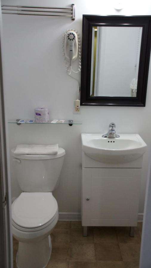 Robyn'S Motel Peterborough Ngoại thất bức ảnh