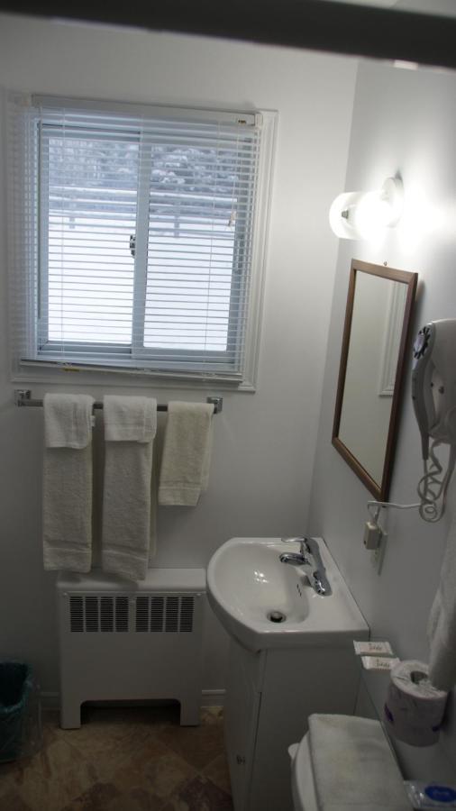 Robyn'S Motel Peterborough Ngoại thất bức ảnh