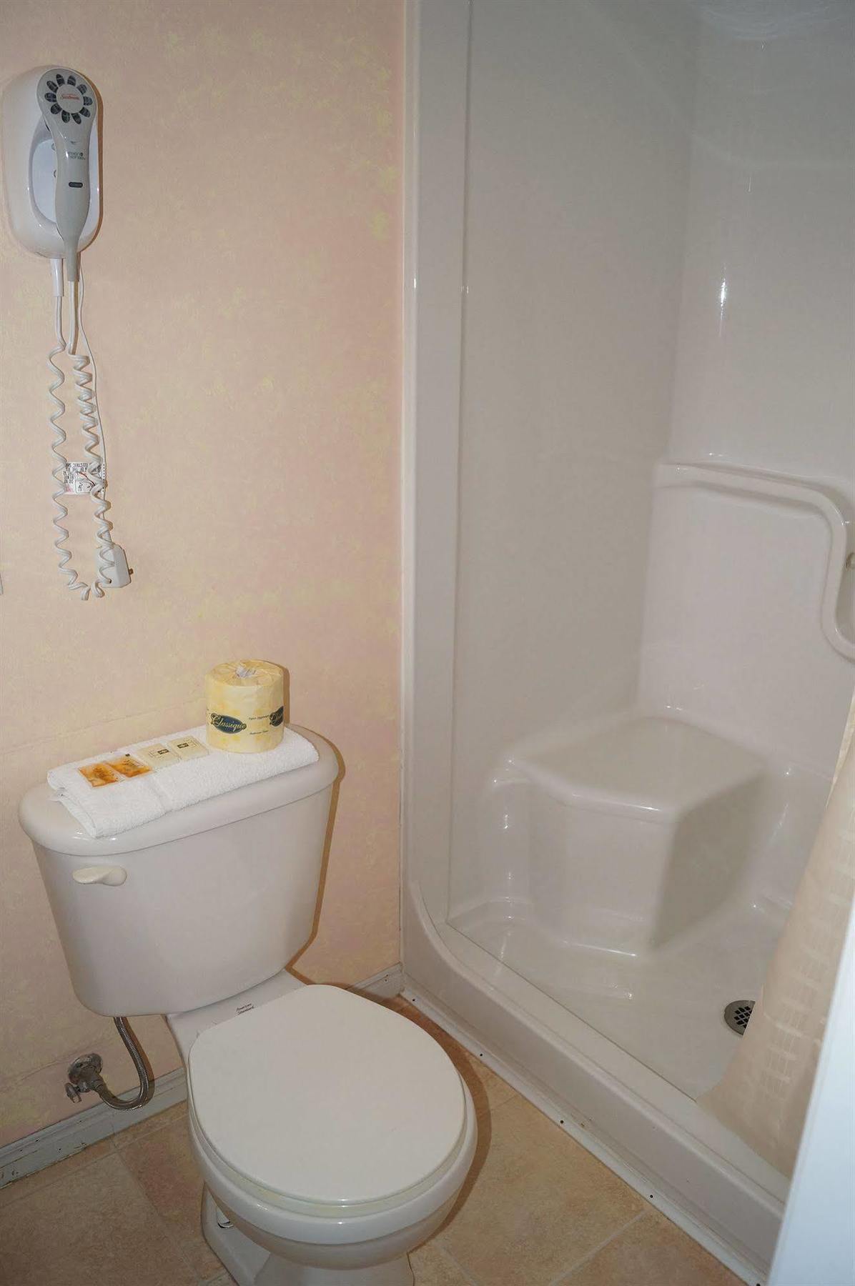 Robyn'S Motel Peterborough Ngoại thất bức ảnh