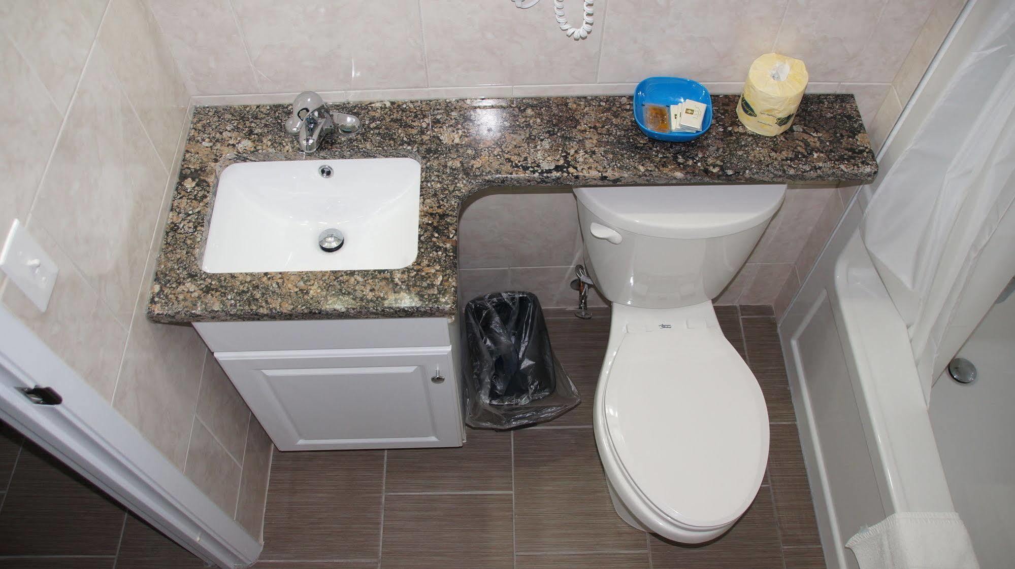 Robyn'S Motel Peterborough Ngoại thất bức ảnh