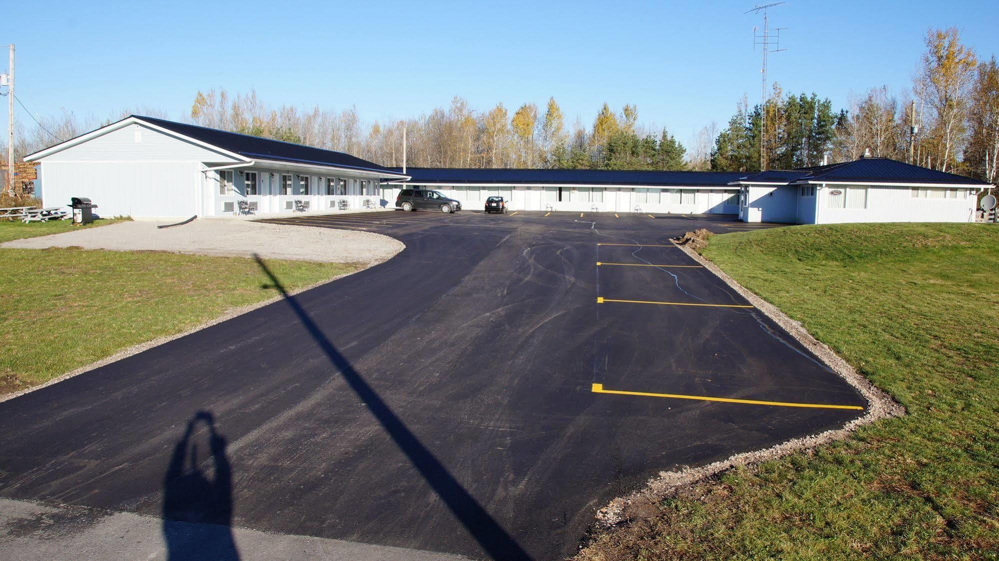 Robyn'S Motel Peterborough Ngoại thất bức ảnh